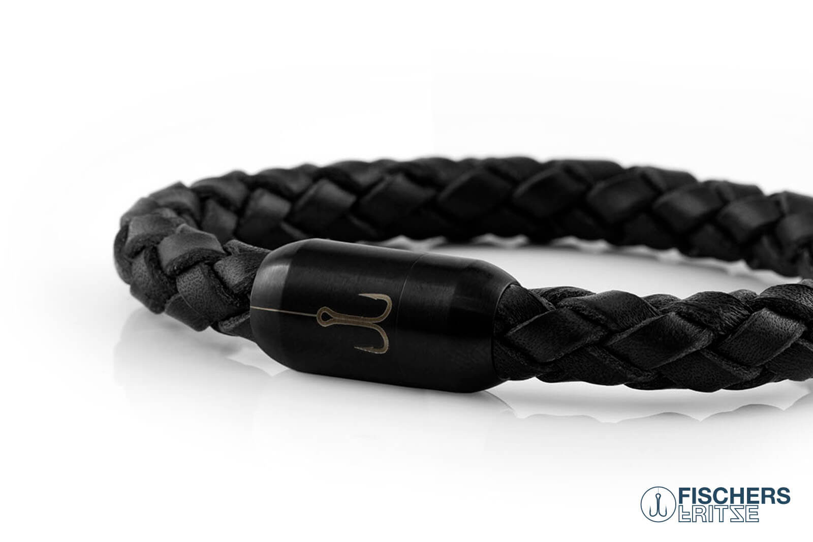 Armband Leder schwarz geflochten, Torpedomakrele mit schwarzem Magnetverschluss und Angelhaken Gravur