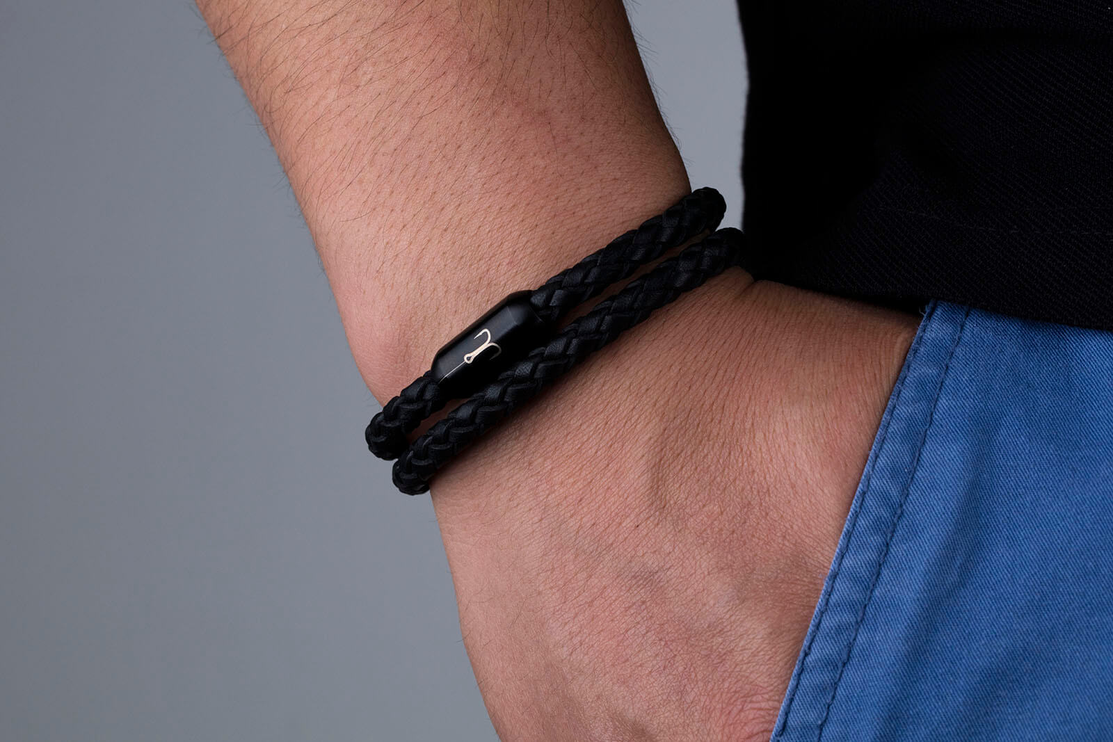 Armband Fischers Fritze Torpedogarnele schwarz Leder geflochten Gravur