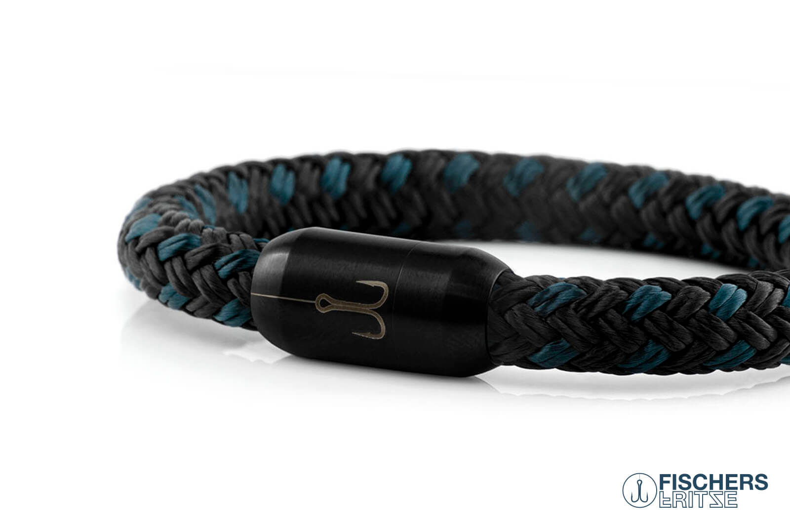 Nahaufnahme Armband Magnetverschluss Fischers Fritze Torpedomakrele aus Segeltau dunkelrot schwarz, Edelstahl Gravur