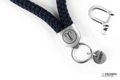 Fischers Fritze Segeltau Keychain Dicker Hering marineblau mit Schluesselring und Angelhaken Gravur